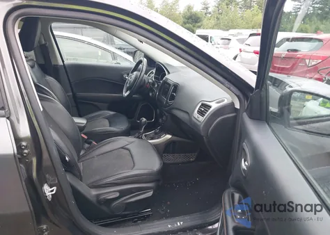 2019 Jeep Compass Latitude 4X4 z USA, uszkodzony, nr VIN 3C4NJDBB9KT714160